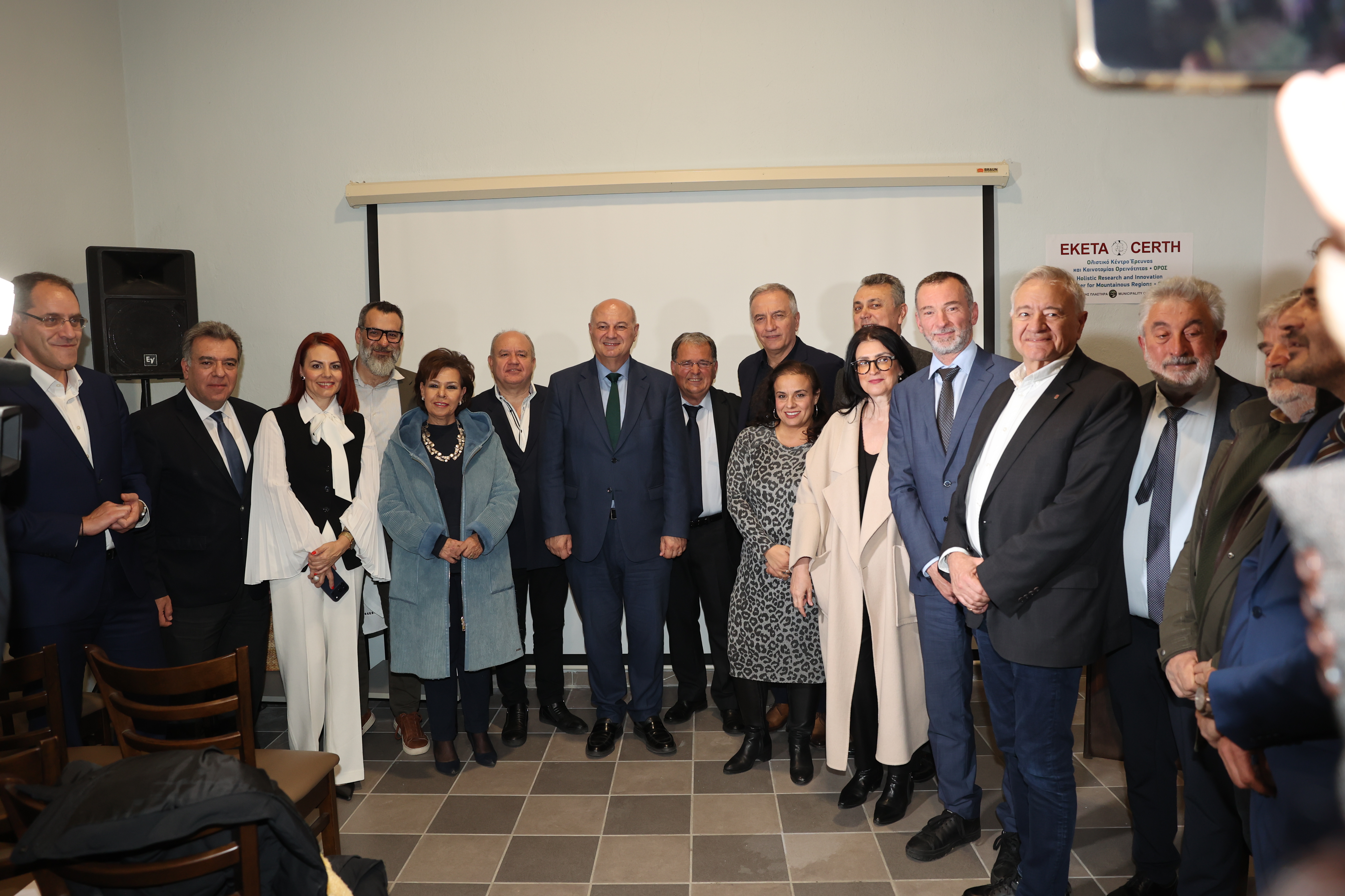 Εκπρόσωποι της Πολιτείας και οι Διευθυντές των Ινστιτούτων του ΕΚΕΤΑ 