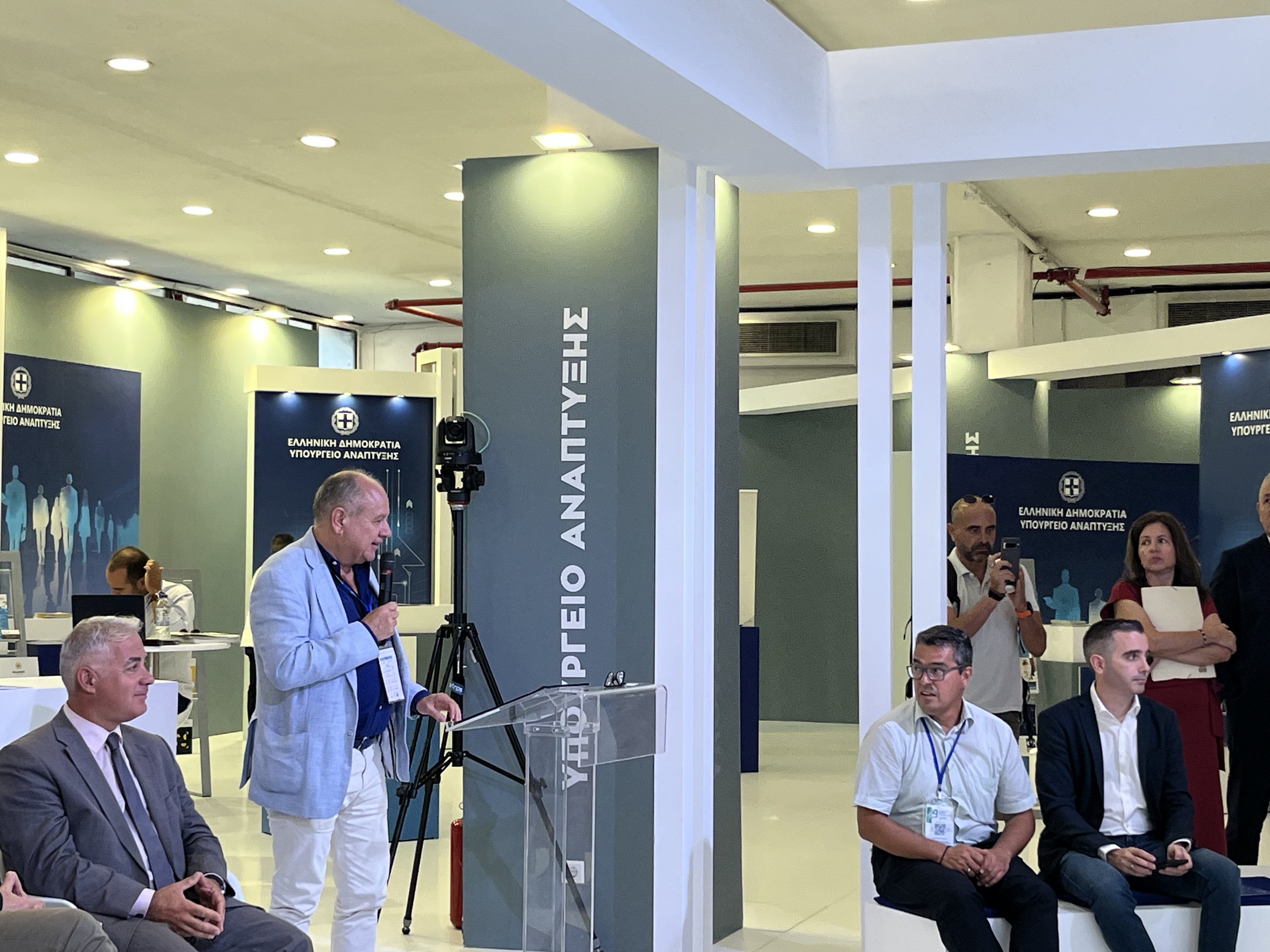 Ο Πρόεδρος ΔΣ του ΕΚΕΤΑ Δρ. Ε. Μπεκιάρης κατά την εισήγησή του