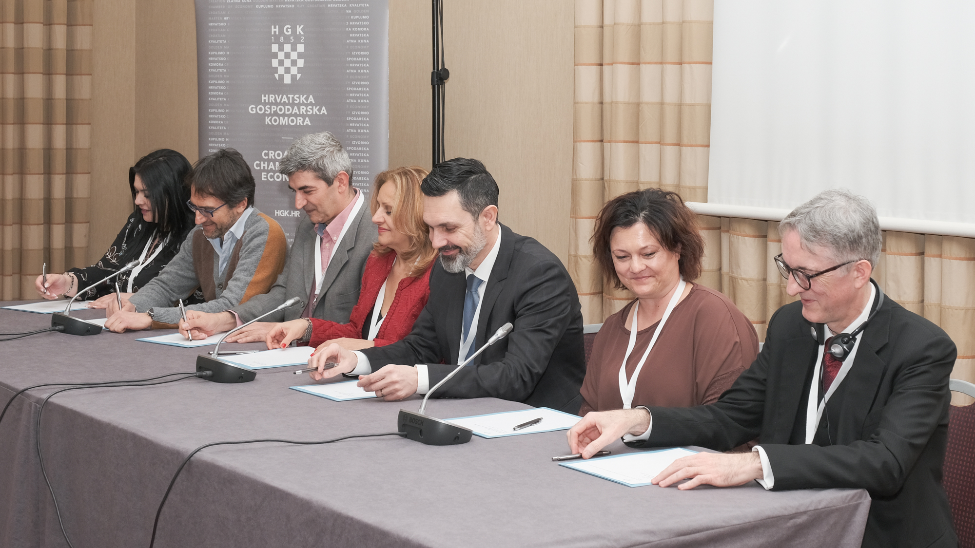 Signed the OIS-AIR Manifesto aimed to establishment of a collaborative Network for boosting transnational cooperation in the field of innovation in the Adriatic-Ionian region
