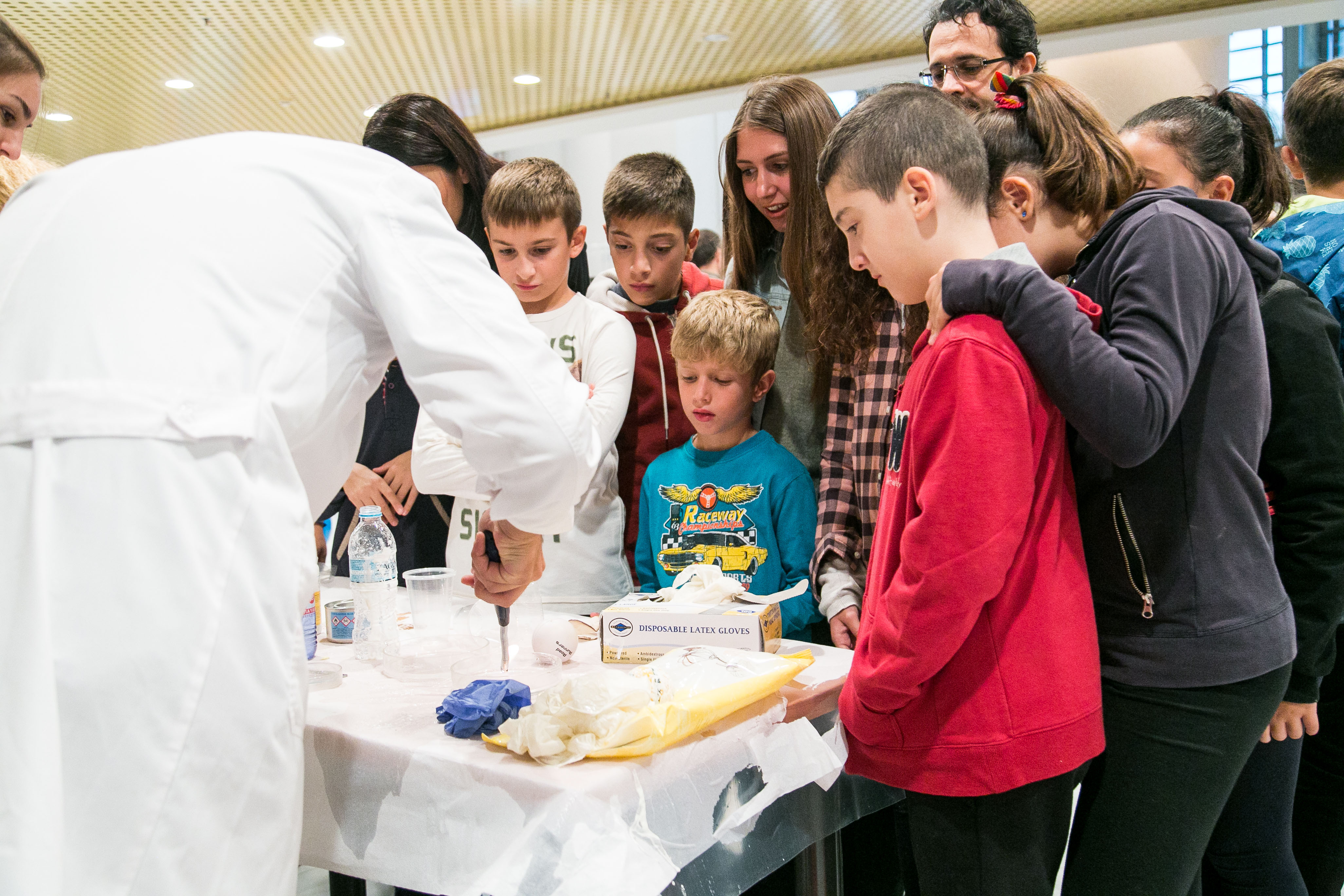 Επιστημονικά πειράματα για τους μικρούς επισκέπτες